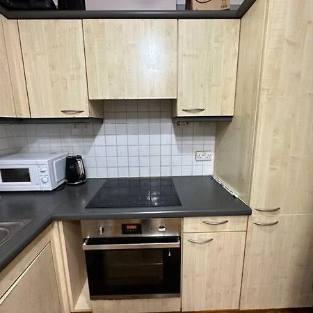 A 2 Standard Bedrooms Flat Лондон Экстерьер фото