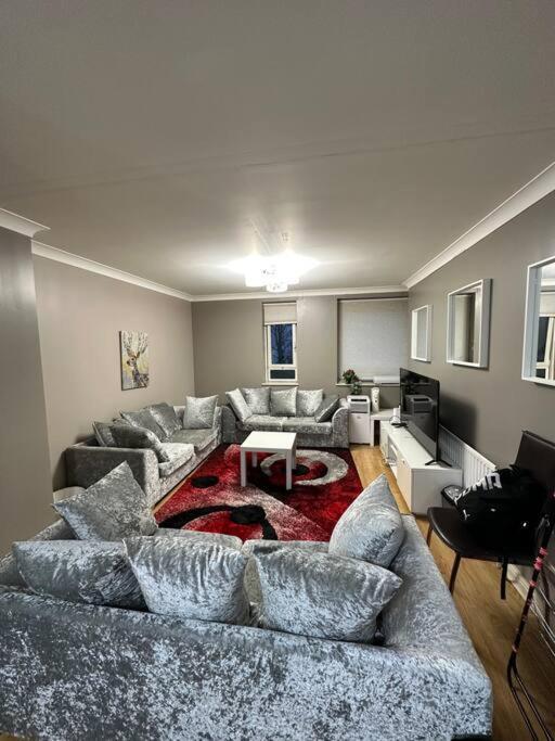 A 2 Standard Bedrooms Flat Лондон Экстерьер фото