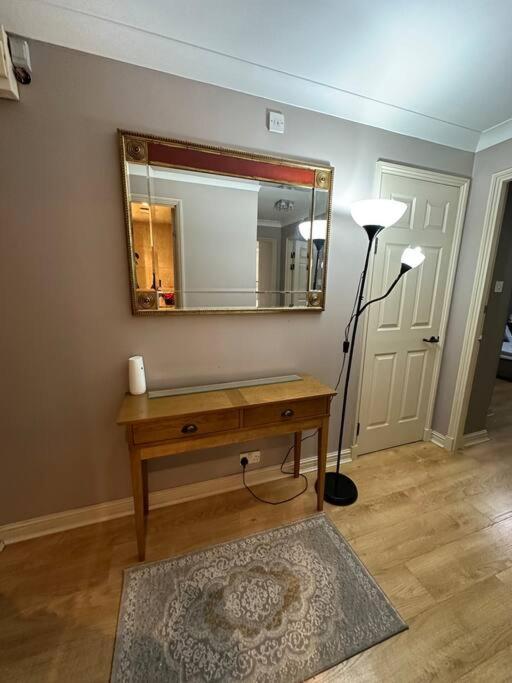 A 2 Standard Bedrooms Flat Лондон Экстерьер фото